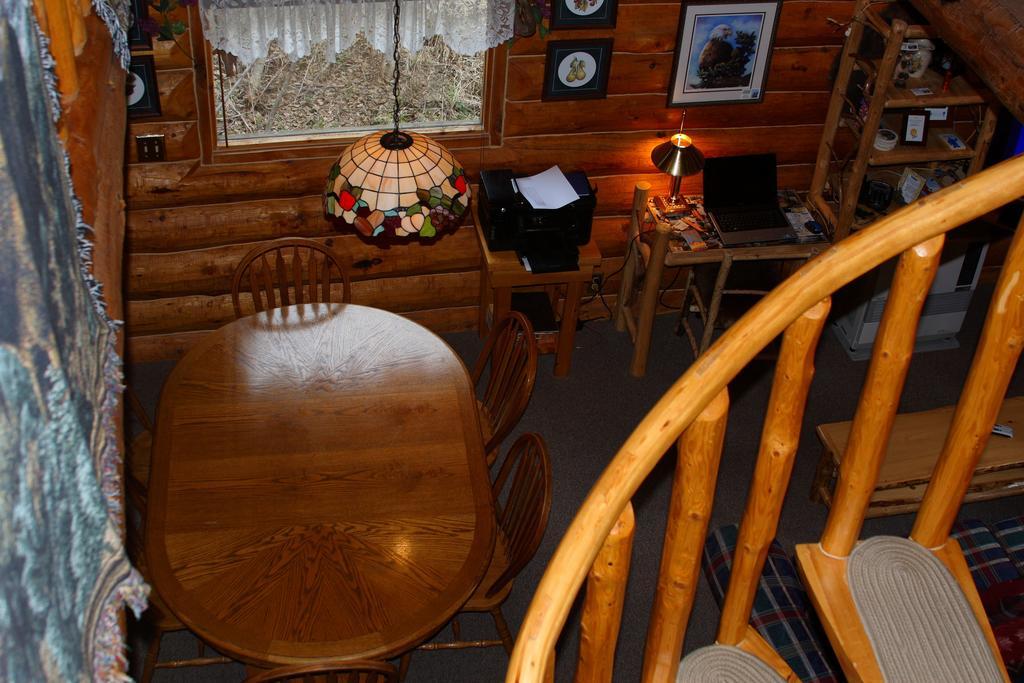 Wise Old Hunter Lodge Anchor Point Bilik gambar